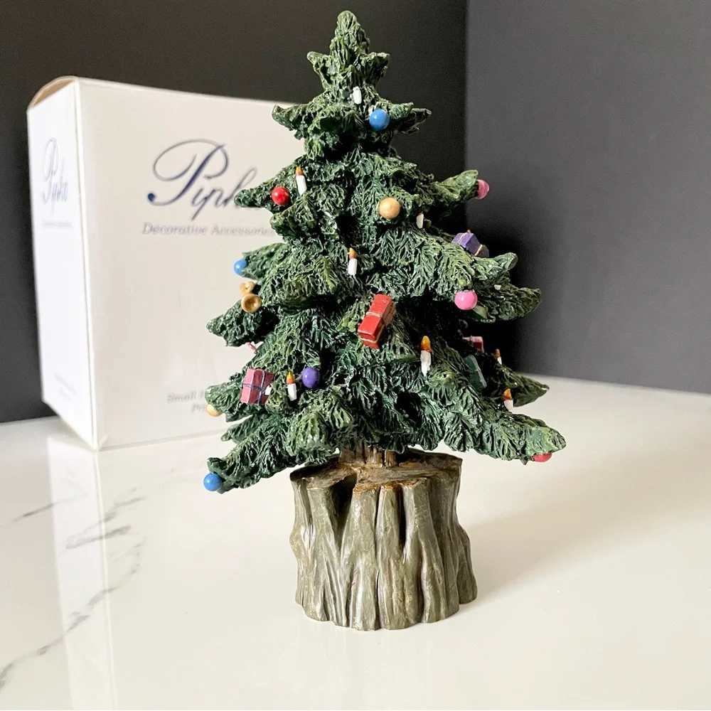 Small Holiday Tree by Pipka